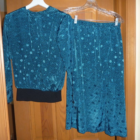 Sasson Paris Dresses & Skirts - Sasson Paris Skirt & Blouse Set Vintage 80s Size 6 100% Polyester